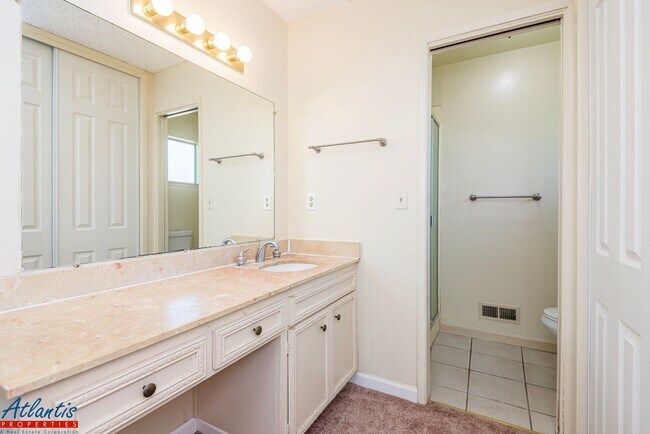 Building Photo - Lovely Blossom Valley Home