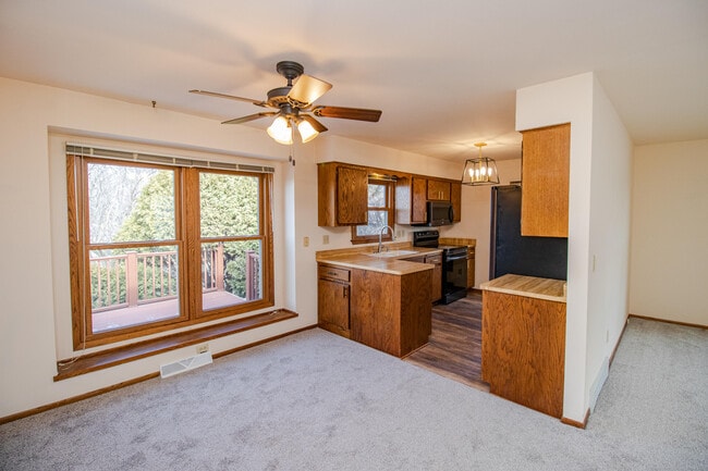 Building Photo - 1055 S Imperial Dr