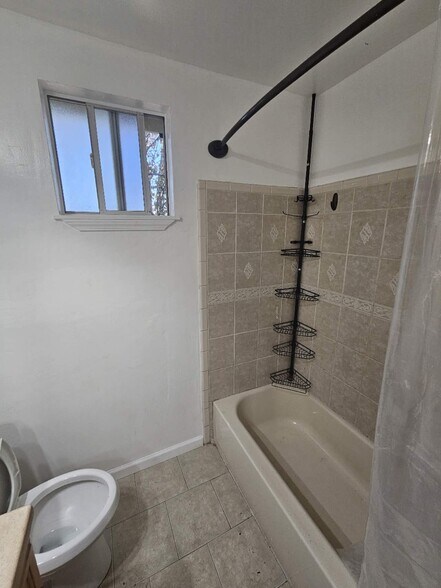 Building Photo - 1739 La Jolla Dr