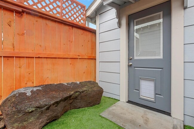 Building Photo - 618 Harvard St