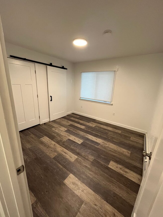 Building Photo - 1994 Badger Rd