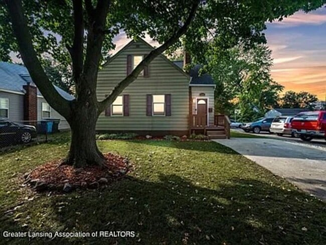 Building Photo - Move-In Ready 3 Bed, 2 Bath in Lansing (Section 8 Approved)