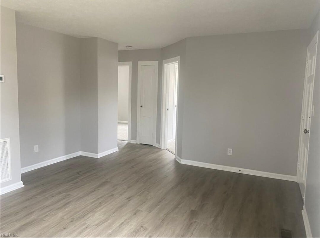 2 bedrooms downstairs - 12 Henry St