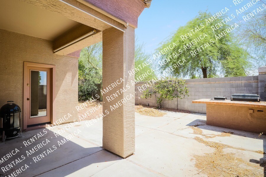 Building Photo - 6343 W Pontiac Dr