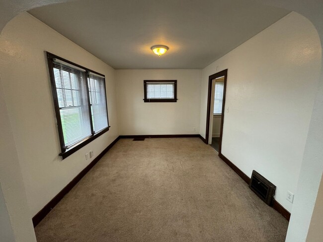 Building Photo - Rock Island Townhome Ready for Rent Now!