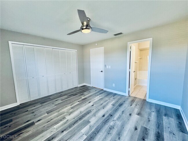 Building Photo - 4641 SW Santa Barbara Pl