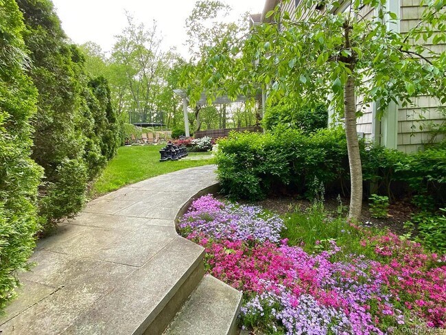 Building Photo - 24 Wilafra Pl