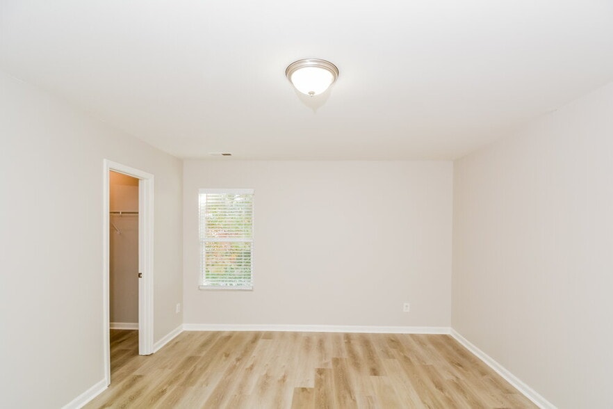 Building Photo - 235 Chadford Pl