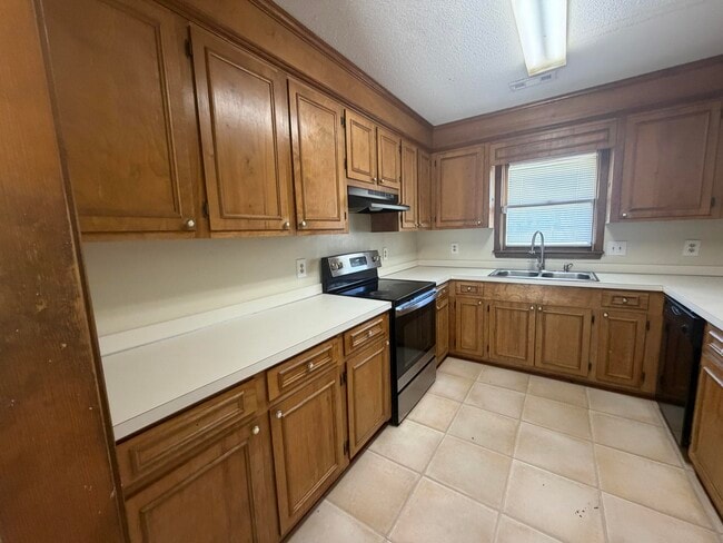 Building Photo - 720 Marigold St