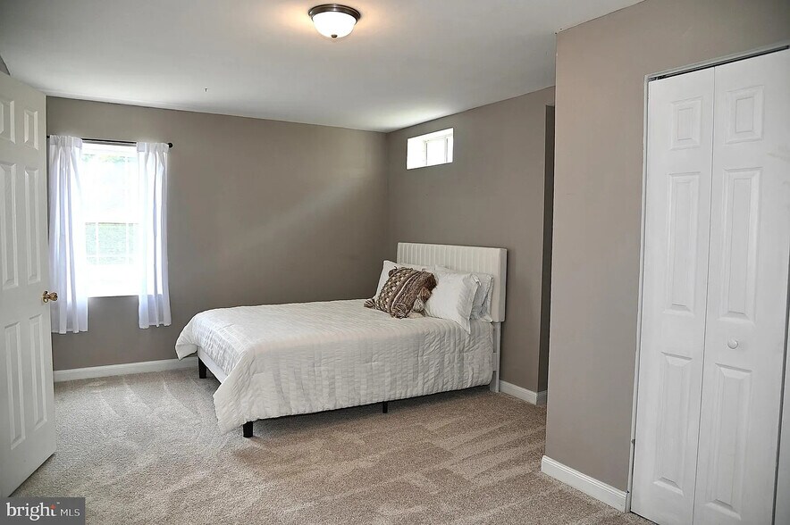Building Photo - 12170 Emory Falls Ct