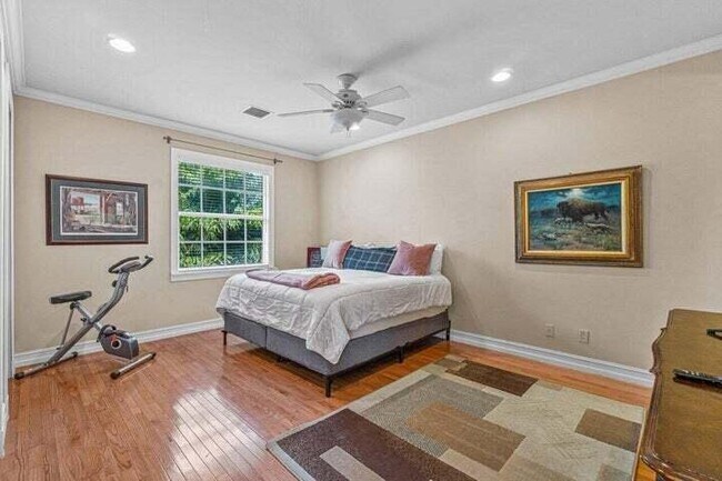 Building Photo - 3117 Florida Blvd