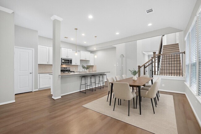 Building Photo - 31218 Pinebrook Falls Ln