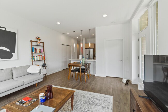 Building Photo - 1507 N. Western-302