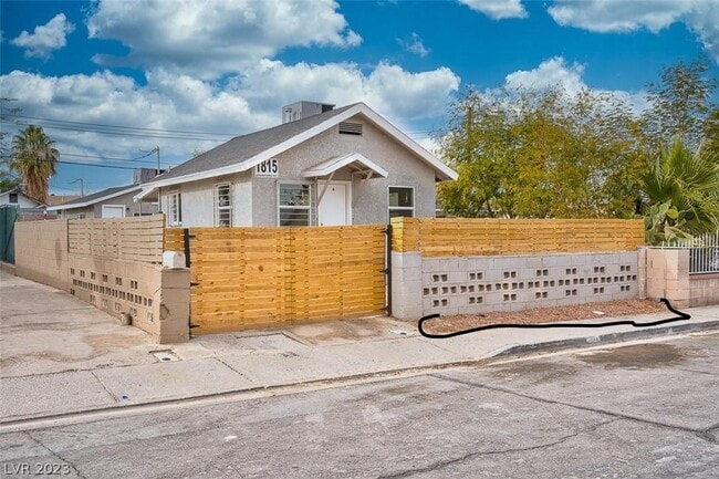 Primary Photo - 1815 Stanford St