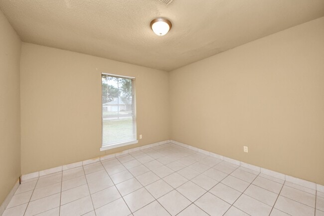 Building Photo - 10711 Forest Leaf Dr