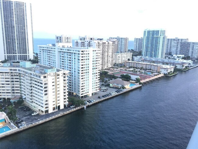 Building Photo - 2600 Hallandale Ave