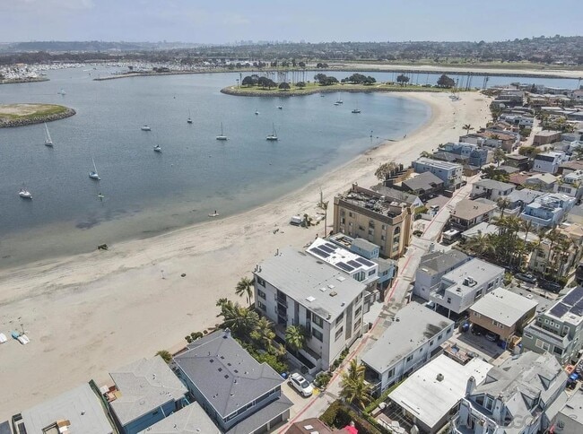 Building Photo - 2820 Bayside Walk