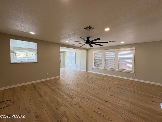 Building Photo - 10552 S Sunshower Way