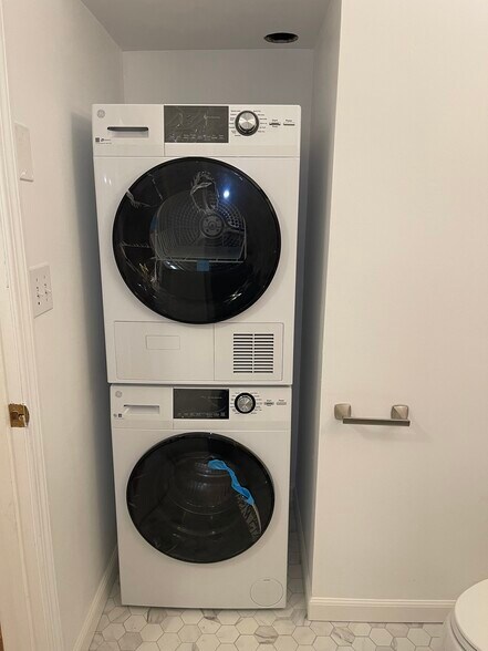 Building Photo - 23 Snow Hill St