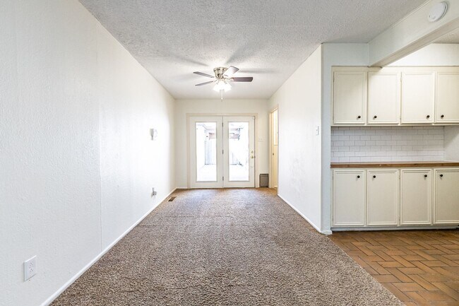 Building Photo - 1/2 Off 1st months rent