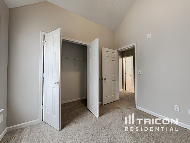 Building Photo - 724 Walton Dr