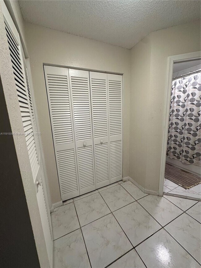 Building Photo - 9336 Ketay Cir