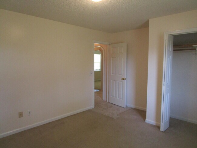 Building Photo - 2555 Nicholson Dr
