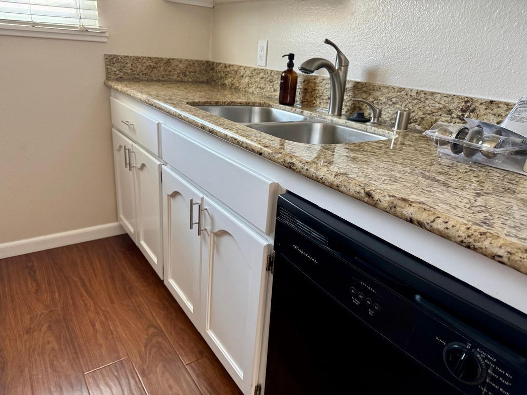 Building Photo - 4638 Via Vista Cir