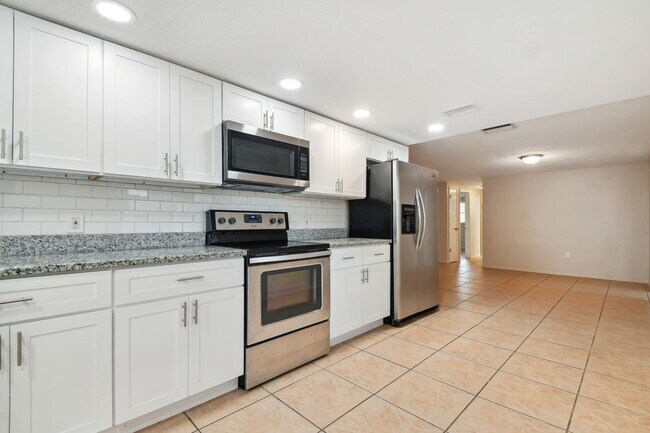Building Photo - 4818 Dogwood St