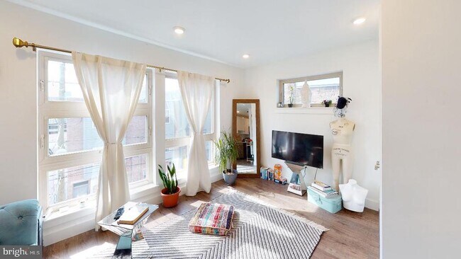 Building Photo - 1155 S 15th St