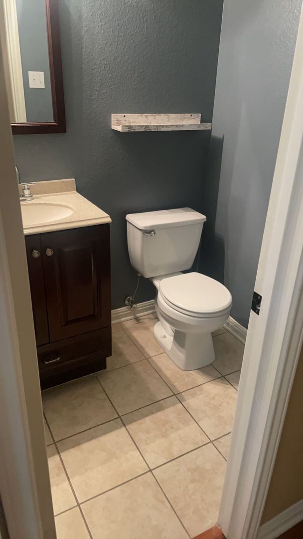 Building Photo - AMAZING 2-STORY 3 BEDROOM!!