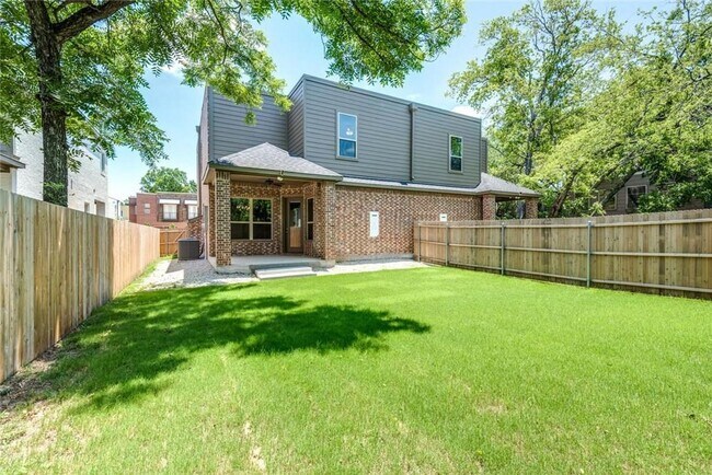 Building Photo - Templeton