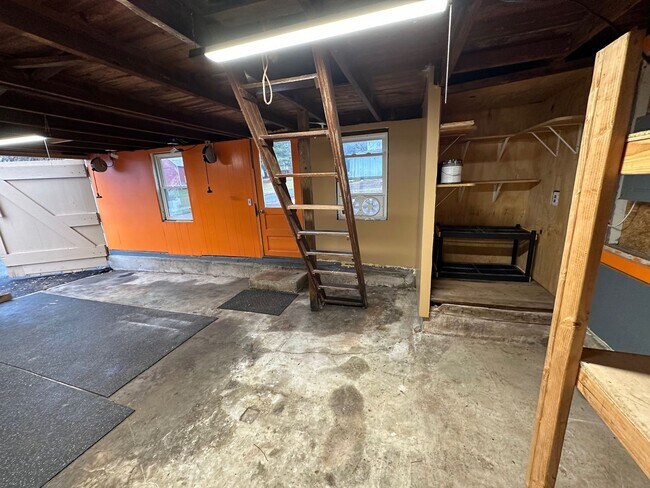 Building Photo - 960 Maple St