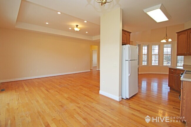 Building Photo - Peaceful One-Level Living with Mountain Views