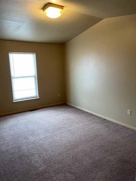 Building Photo - 404 S Johnson St