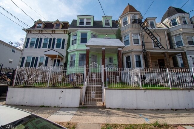 Building Photo - 157 Fairmount Ave