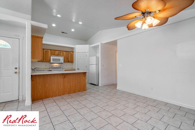 Building Photo - 2 Bedroom and 2 Bathroom Home near Quail C...