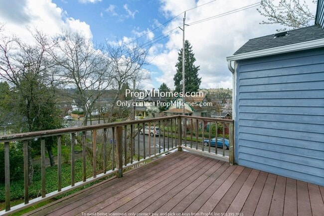 Building Photo - 1102 SE Umatilla St