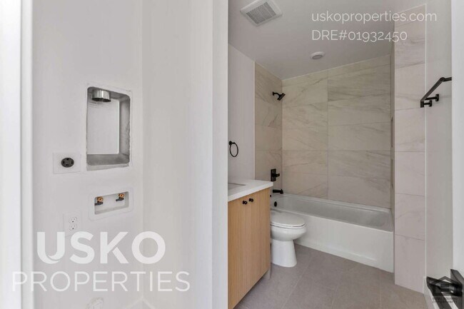 Building Photo - "Charming 1-Bedroom Unit in Sacramento's H...