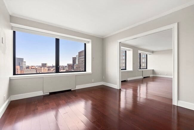 Building Photo - 85 E India Row