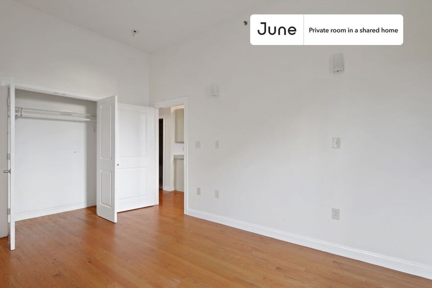 Building Photo - Room in Shared 4 bed/2 bath home