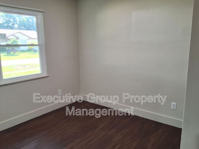 Building Photo - 117 Academy Ln