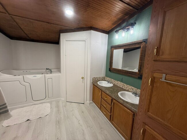 Building Photo - 24600 Oak Hollow Blvd