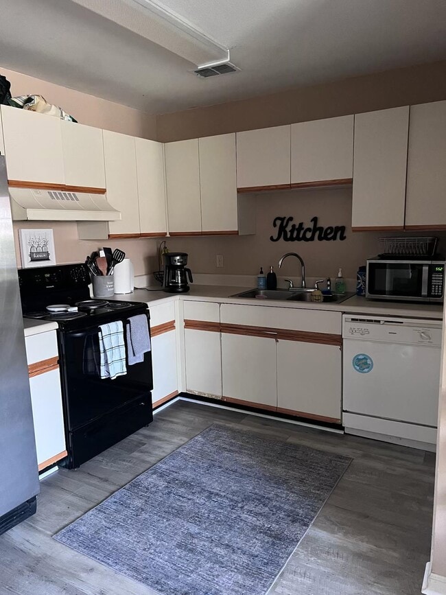 Building Photo - 2681 Tess Cir