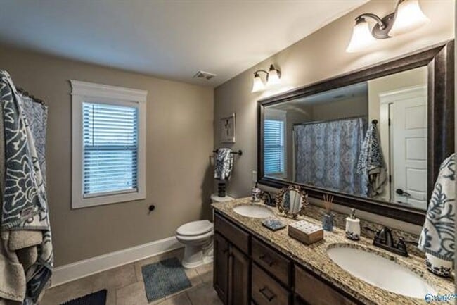 Building Photo - 1716 NE Wellman Ave