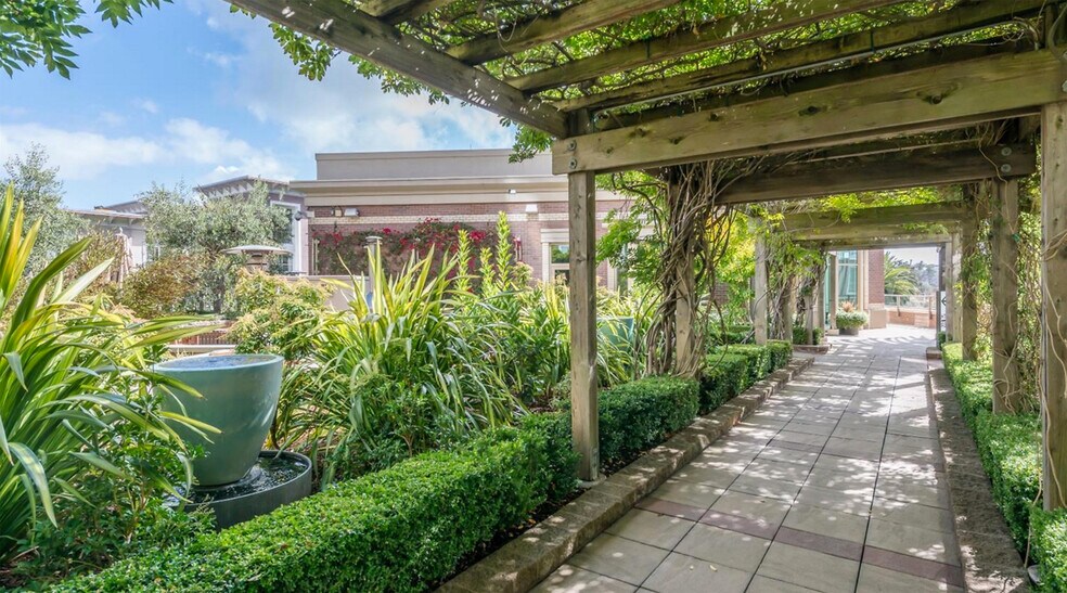 Are we in Hawaii? - 88 King St