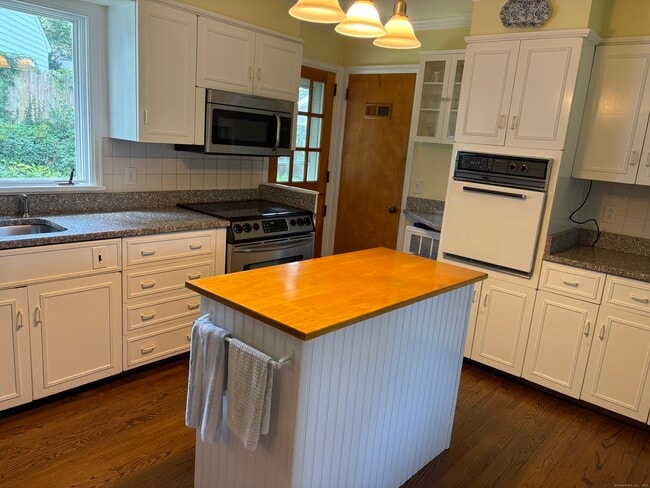 Building Photo - 35 Marwick Manor
