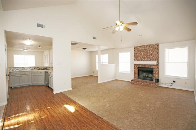 Building Photo - 2308 Sycamore Trail