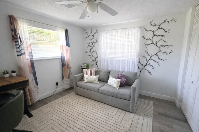 Building Photo - 2563 S Peninsula Dr