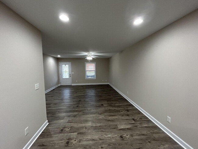Building Photo - 146 Harp Ave